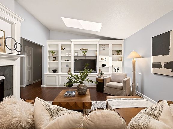 4th image of 12 Erie Cres