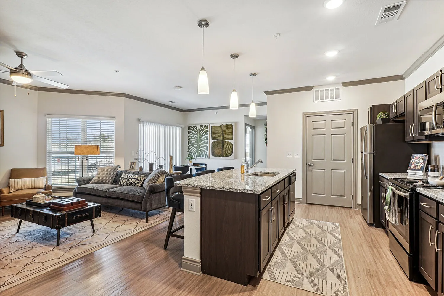 99 at South Winds — Photo 4