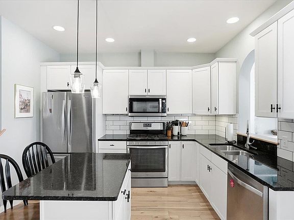 4th image of 87 South Jefferson Road