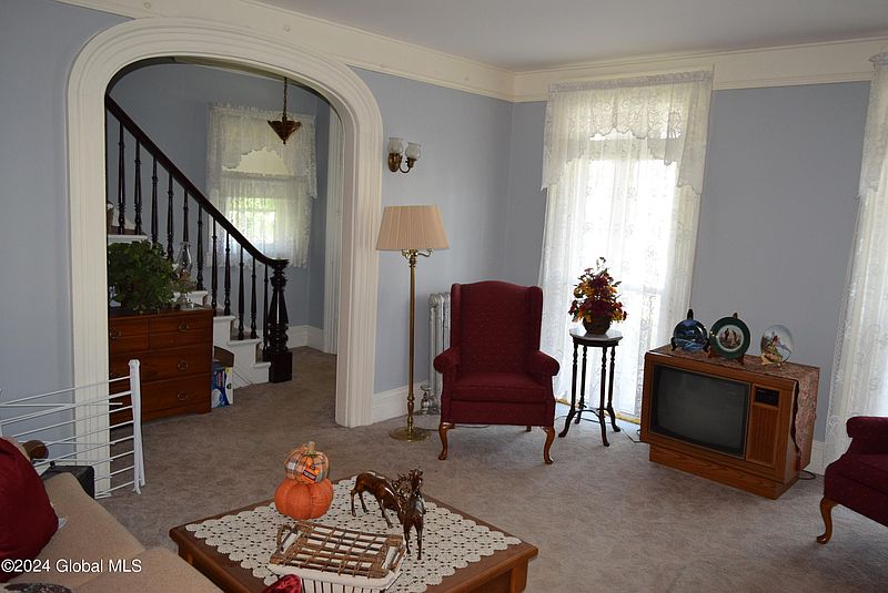 4th image of 62 Saratoga Avenue