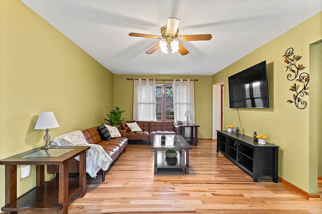 Garden Escape: Furnished 3-Bedroom with Garage and Home Gym, Pets Welcome — Photo 1