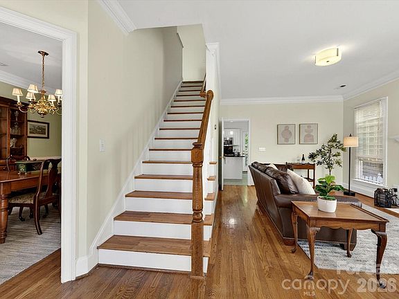 4th image of 814 Stargard Ct