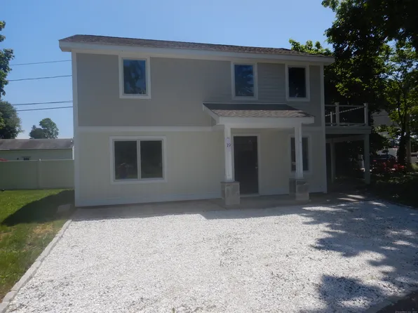 19 Lakeview Circle, East Lyme, CT 06357