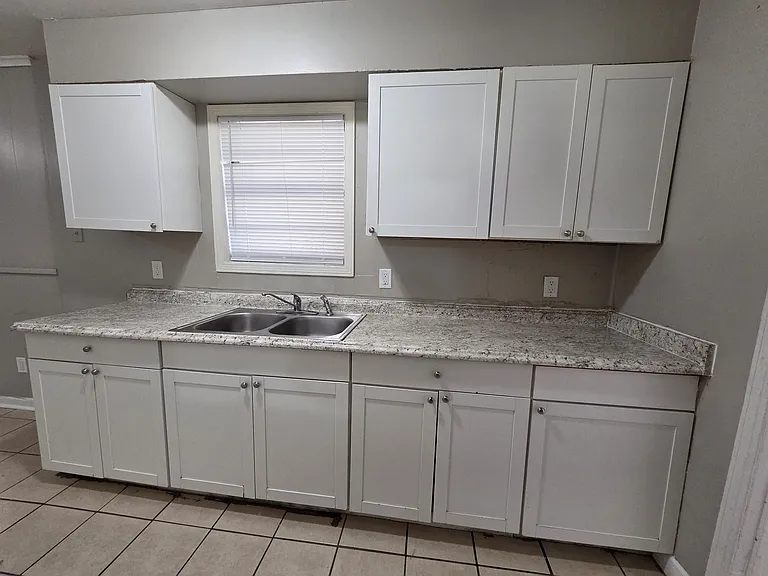 3021 Ashwood St — Photo 7