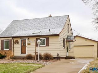 704 S Williams Ave, Sioux Falls, SD 57104