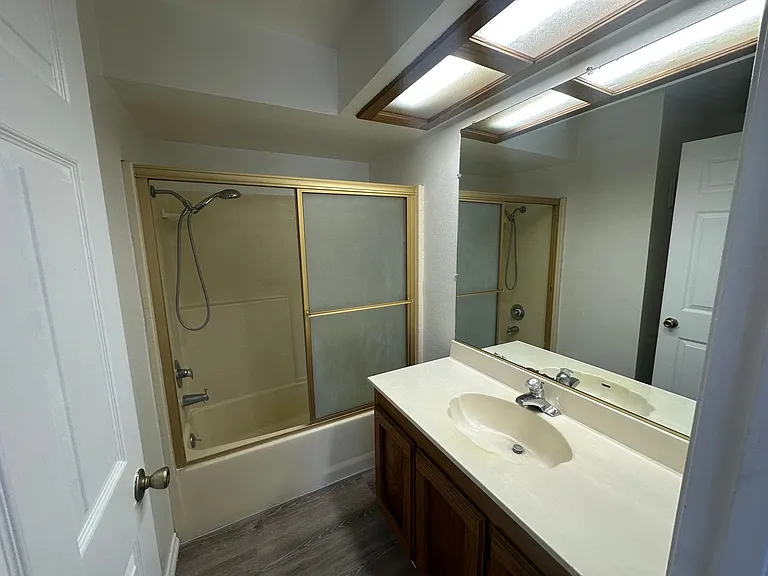 401 Tepatitlan Ct — Photo 14
