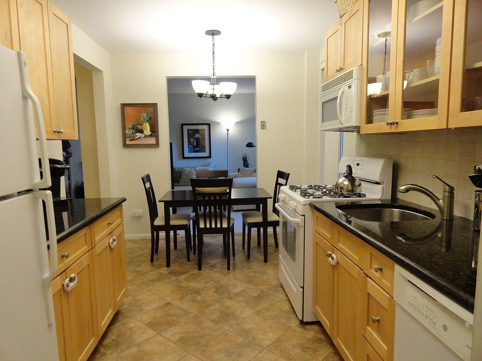Eat-in-Kitchen View 1