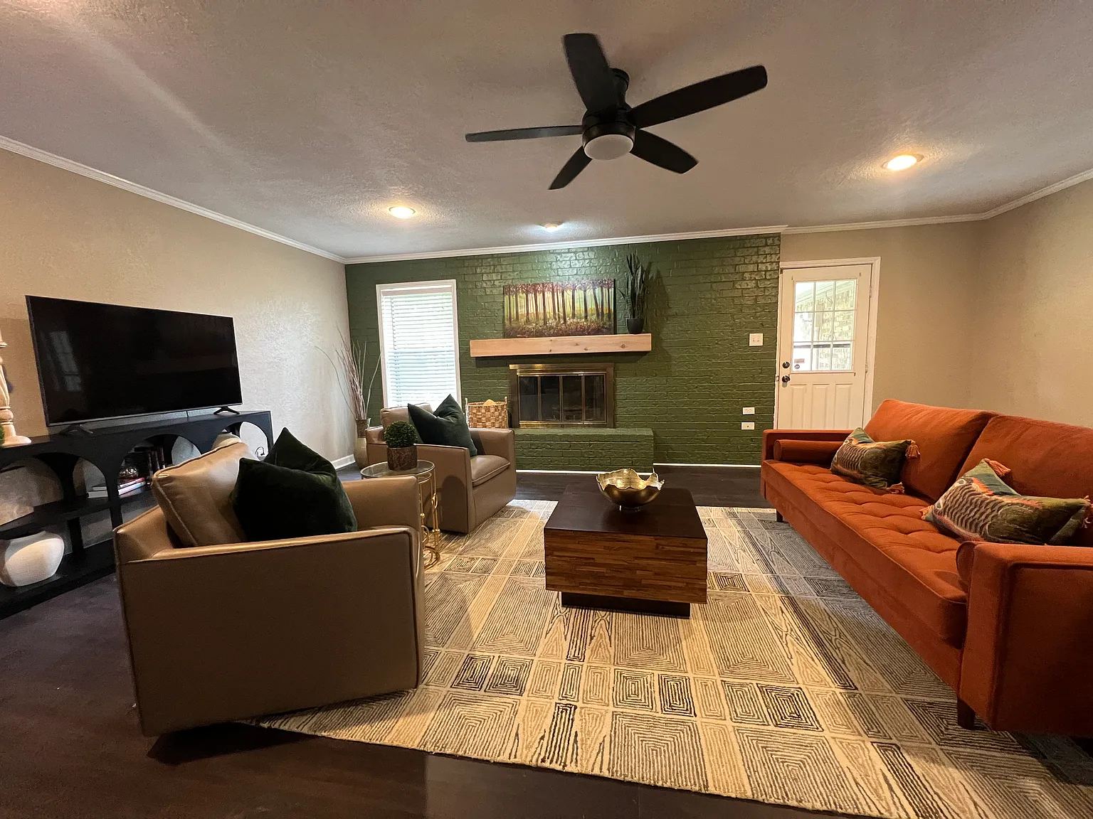 3 bed, $3,500 — Photo 2