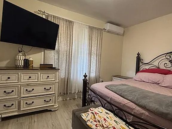 5th image of 1058 Burke Ave #2