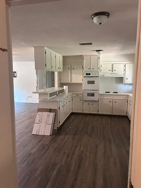 4 bed, 2160 sqft, $2,549 — Photo 2