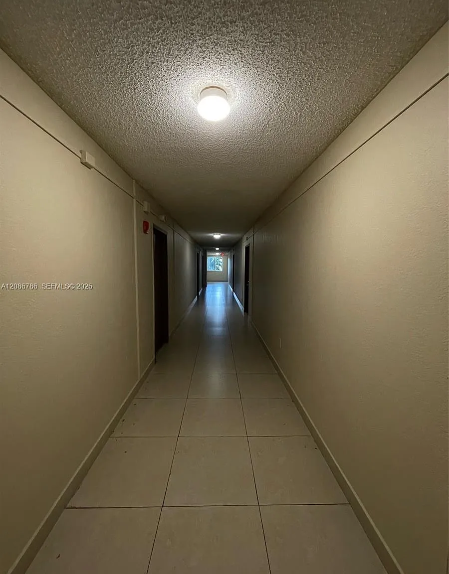 Coral Gate East Condo — Photo 4