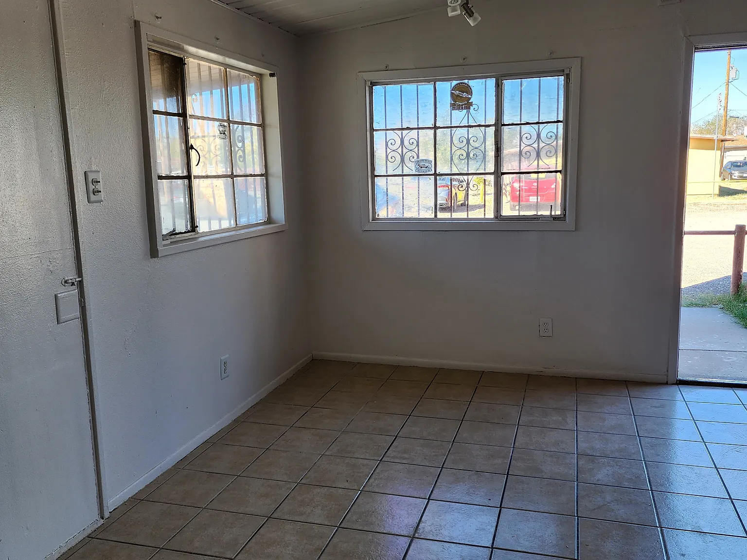 1 Bedroom Apartment with Kitchen Appliances — Photo 1