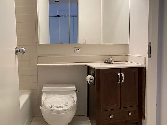 4th image of 1 Irving Pl APT V20h