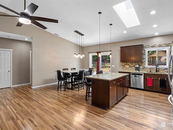 4th image of 8332 198th Street NW