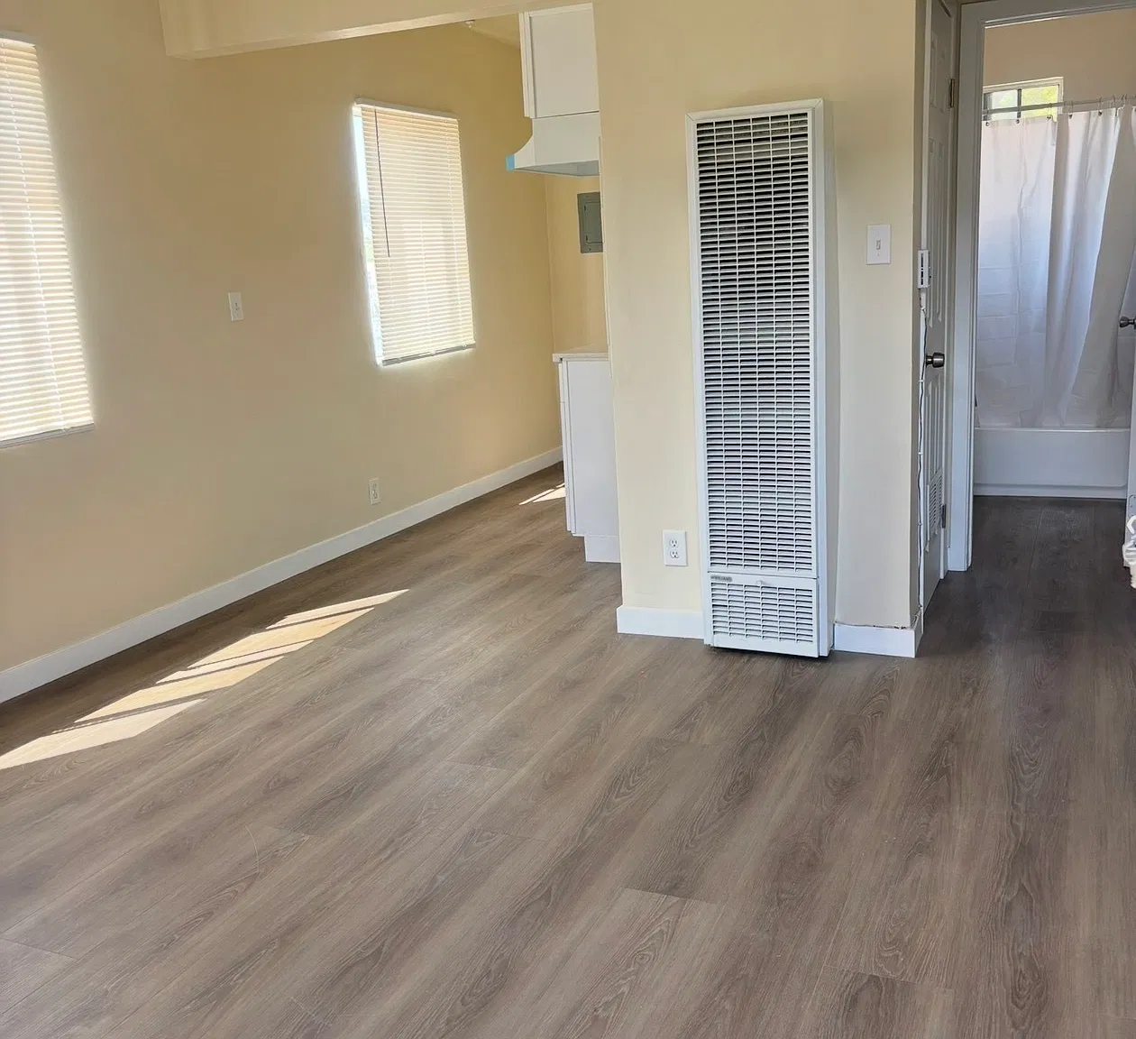 113 W Century Blvd — Photo 3