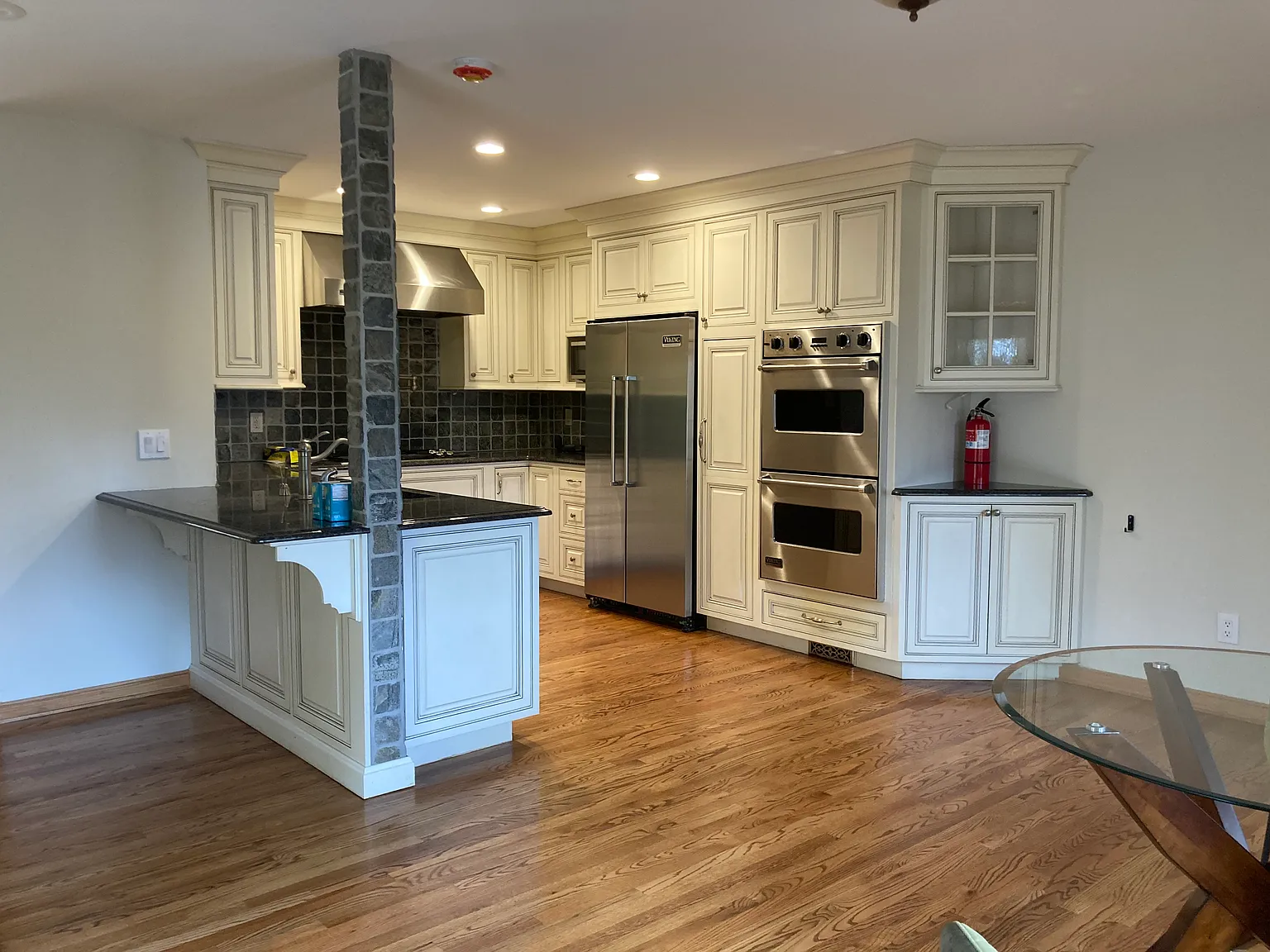 3 bed, 2.5 bath, 2599 sqft, $4,300 — Photo 3
