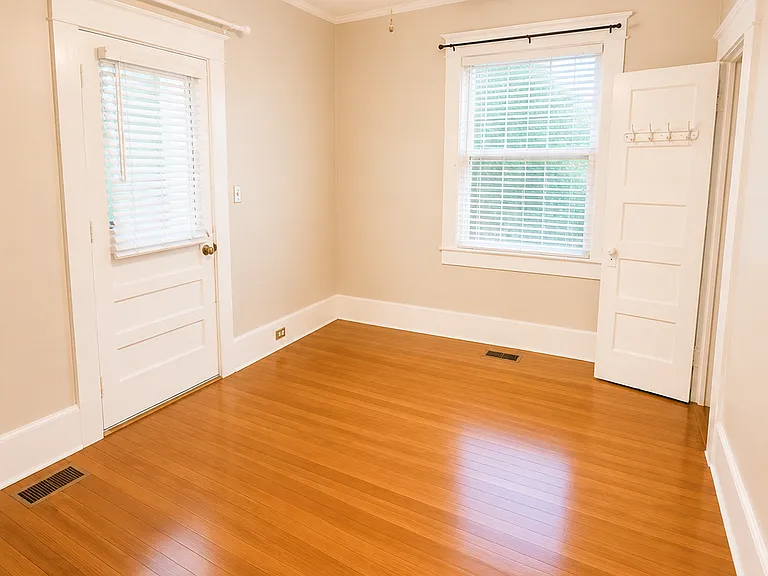 2124 Marion St — Photo 17