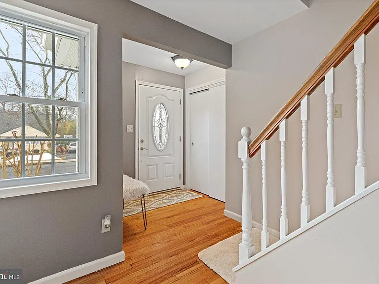 394 Franklin Ave — Photo 4