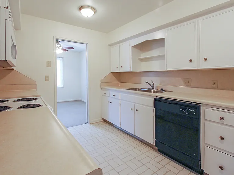 Heritage Apartments — Photo 7