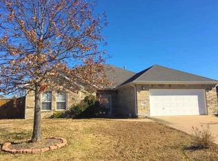 634 N Timeless Dr, Fayetteville, AR 72704