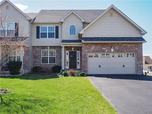 976 Spring White Dr, Breinigsville, PA 18031