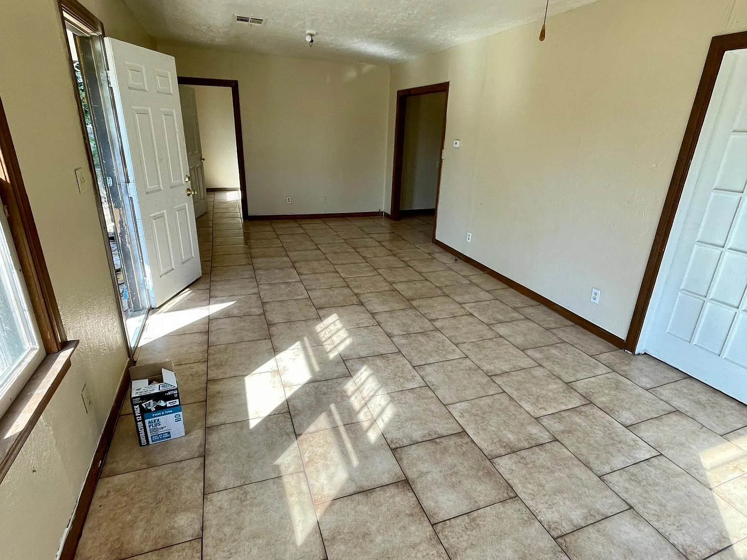 2 bed, 1002 sqft, $795 — Photo 2