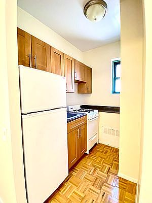 2nd image of 527 E 78th St #6HV