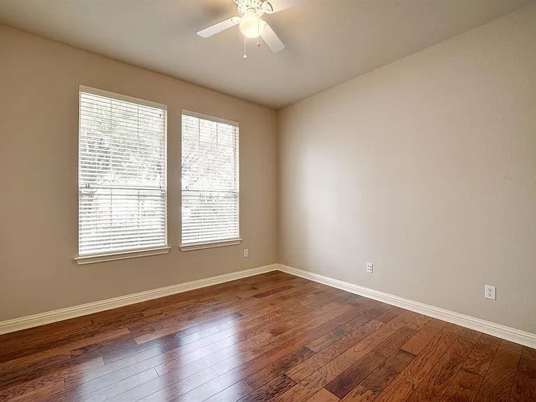 1696 Stonehaven Ln — Photo 15