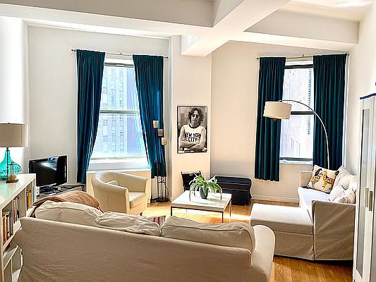 3rd image of 99 John St APT 814