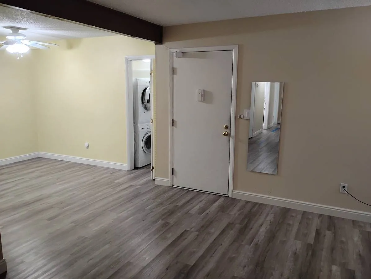 3 bed, 1089 sqft, $1,700 — Photo 2