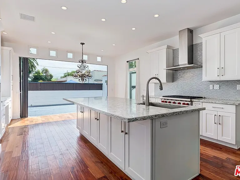 7270 Waring Ave — Photo 10