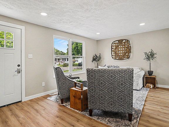3rd image of 312 Beverly St
