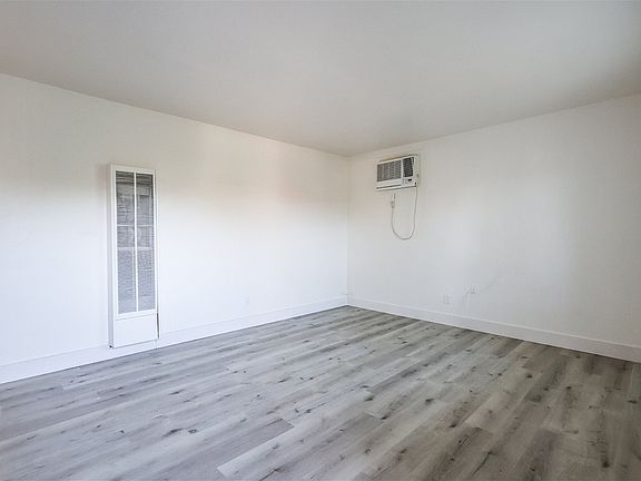 3rd image of 3624-3634 Auburn Blvd #20