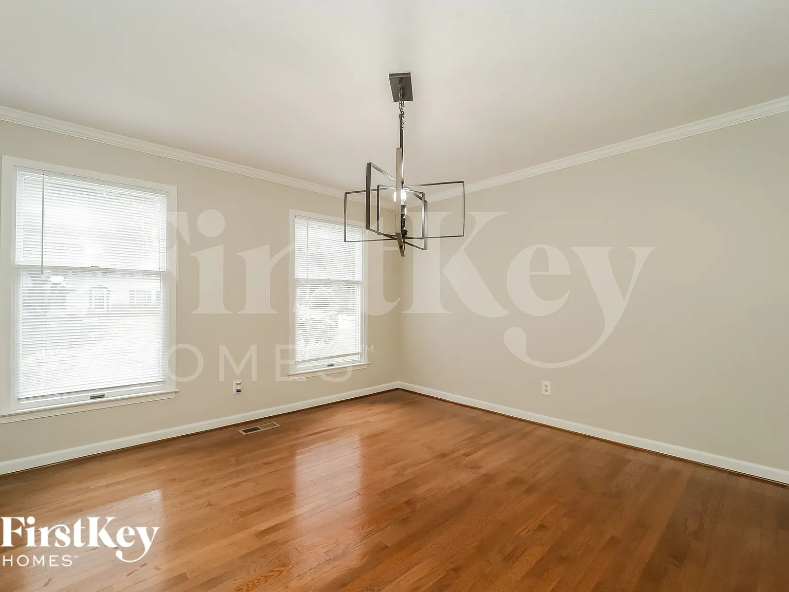 4 bed, 2.5 bath, 2464 sqft, $2,290 — Photo 4