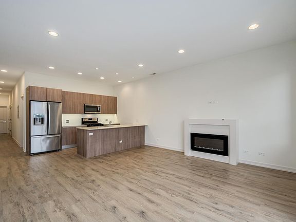 2nd image of 4119U N Narragansett Ave #101
