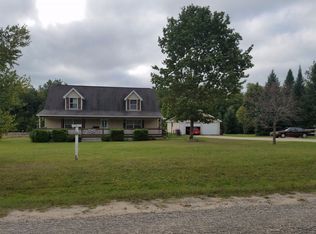 5448 Lakeview Ln, Alanson, MI 49706