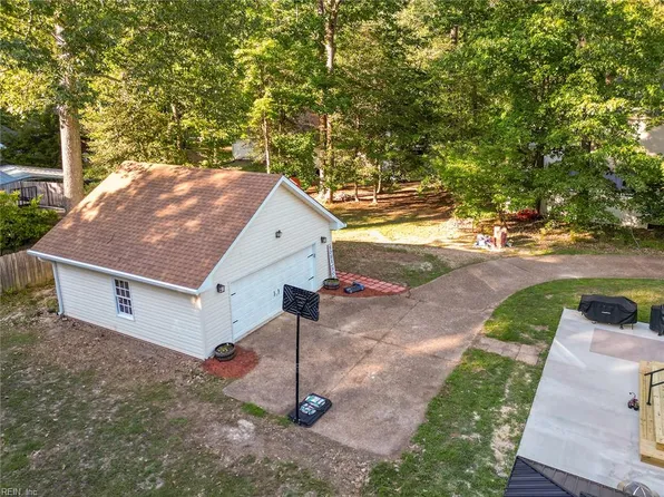 123 Barclay Cres, Smithfield, VA 23430
