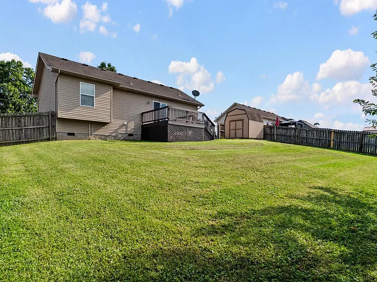 148 Gentry Ln — Photo 3
