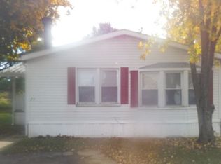 15 Maple Dr, Belleville, MI 48111