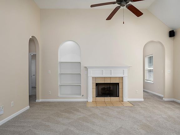 2nd image of 273 Oxmoor Pl