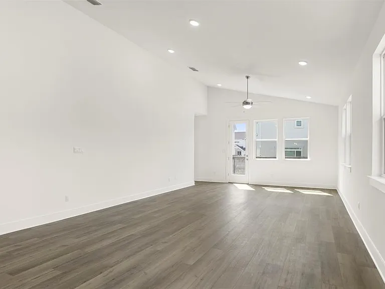 1012 Yaupon Holly Dr — Photo 12