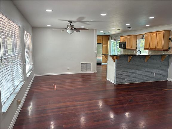 4th image of 3617 Cleveland St