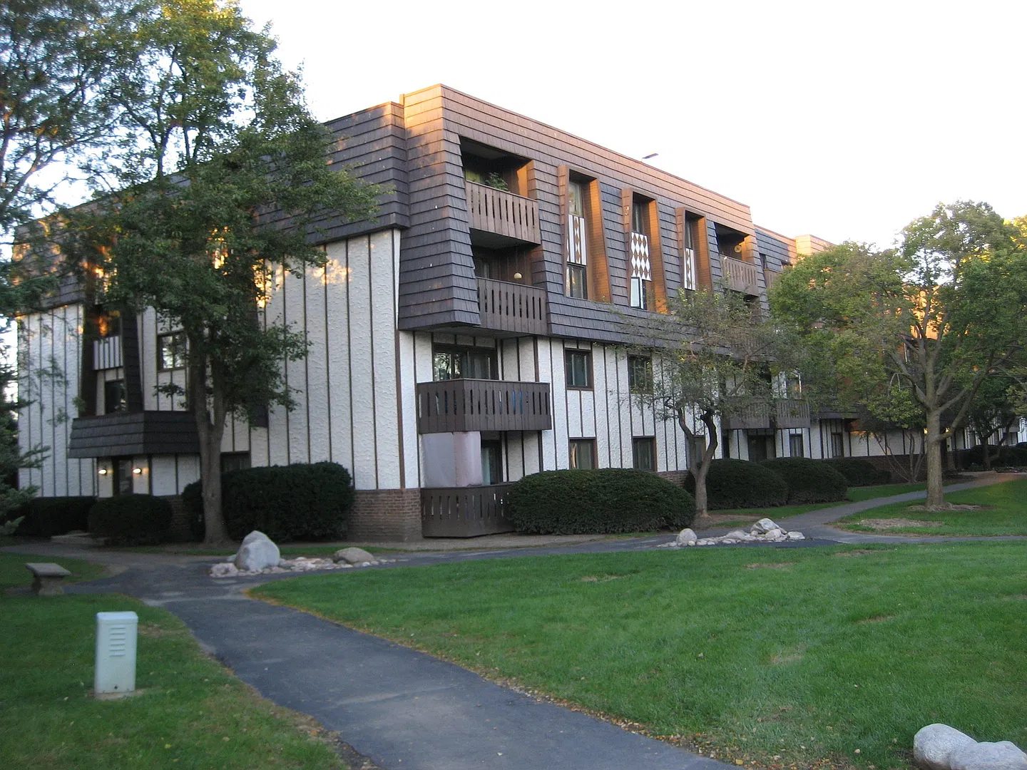 2 bed, 1185 sqft, $1,995 — Photo 1