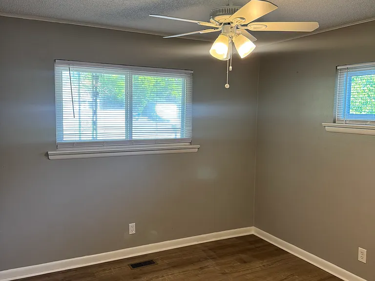 4705 Clover Ln — Photo 8