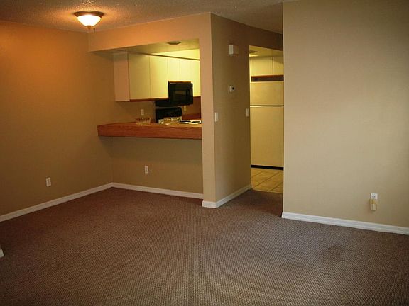 4th image of 2967 Sir Hamilton Cir #10