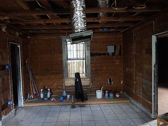 4th image of 8108 Nellie St