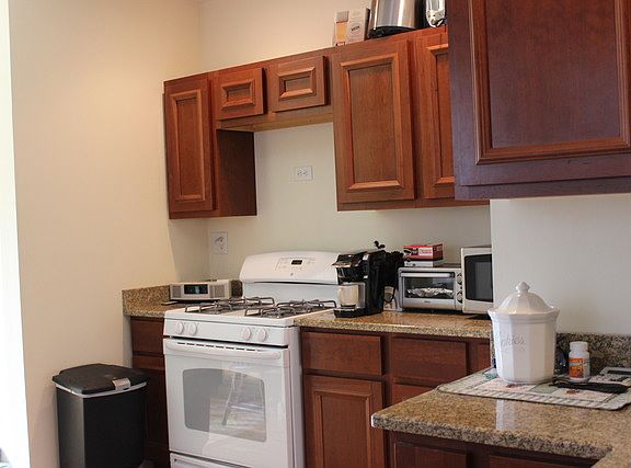 2nd image of 5829 W Peterson Ave