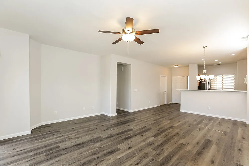 3 bed, 2.0 bath, 1238 sqft, $2,380 — Photo 4