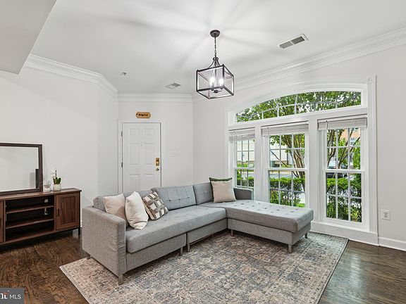 5th image of 632 Pelican Ave #632