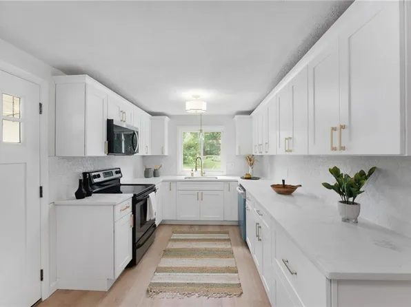 153 Vineyard Ave, Cumberland, RI 02864